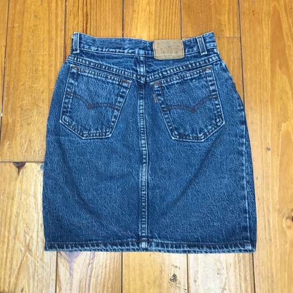 SOLD 💚✨ VINTAGE LEVIS HIGH WAIST DENIM SKIRT - Picture 5 of 5